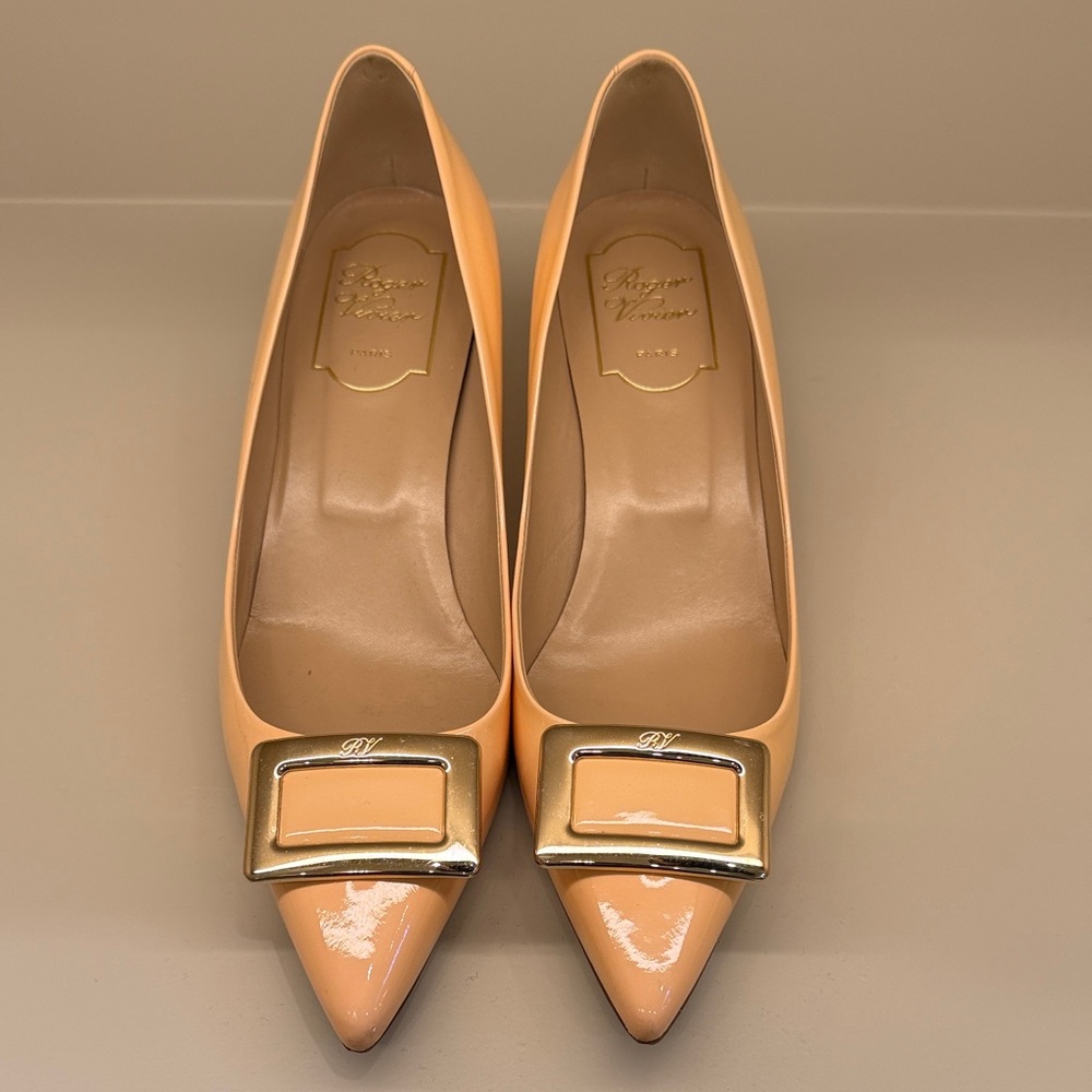 Roger Vivier Elegant Peach Kitten Heels Size 37.5 with original box